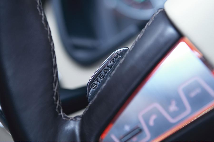 Детали интерьера Fisker Karma Q-Drive 2009 года  (фото 35 из 66)